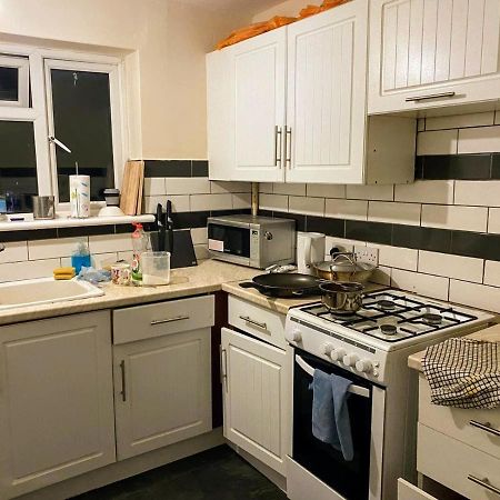 Comfortable Double Bedroom In London Hornchurch ภายนอก รูปภาพ