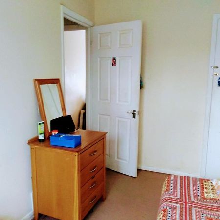 Comfortable Double Bedroom In London Hornchurch ภายนอก รูปภาพ