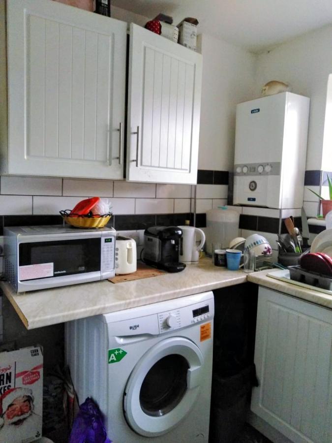 Comfortable Double Bedroom In London Hornchurch ภายนอก รูปภาพ