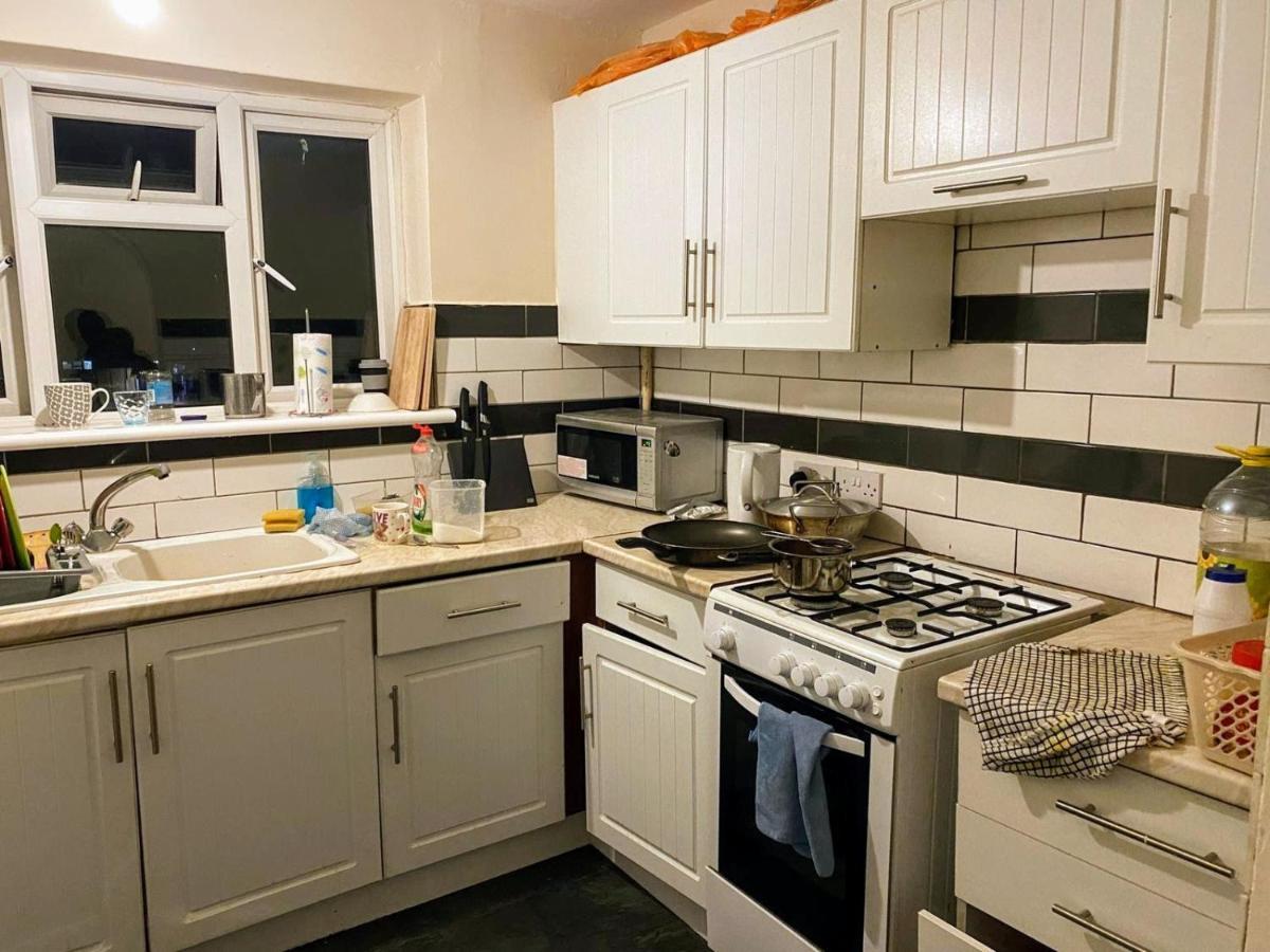 Comfortable Double Bedroom In London Hornchurch ภายนอก รูปภาพ