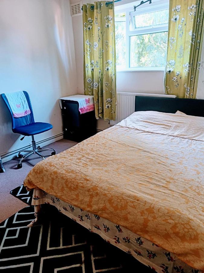Comfortable Double Bedroom In London Hornchurch ภายนอก รูปภาพ
